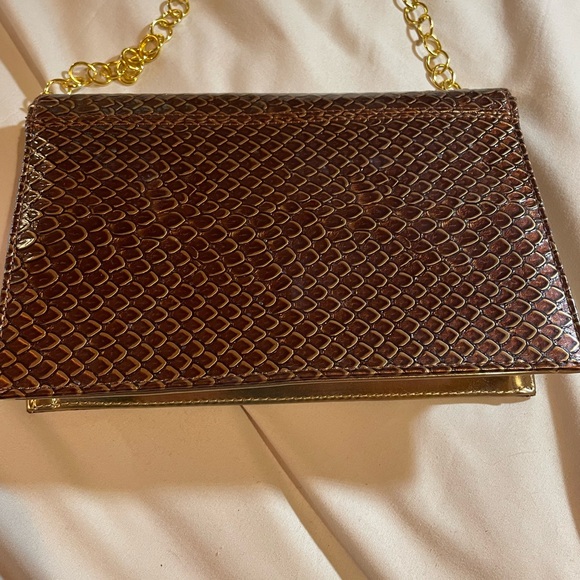 Bellini Gold Textured Clutch with Gold Chain and Bow Detail, OS - Picture 5 of 15